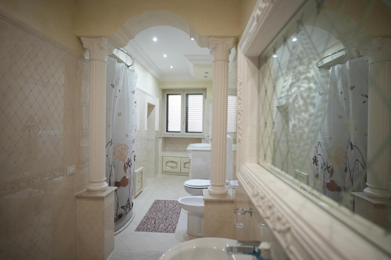 Casa Vacanze Madison Square Palermo Bagian luar foto