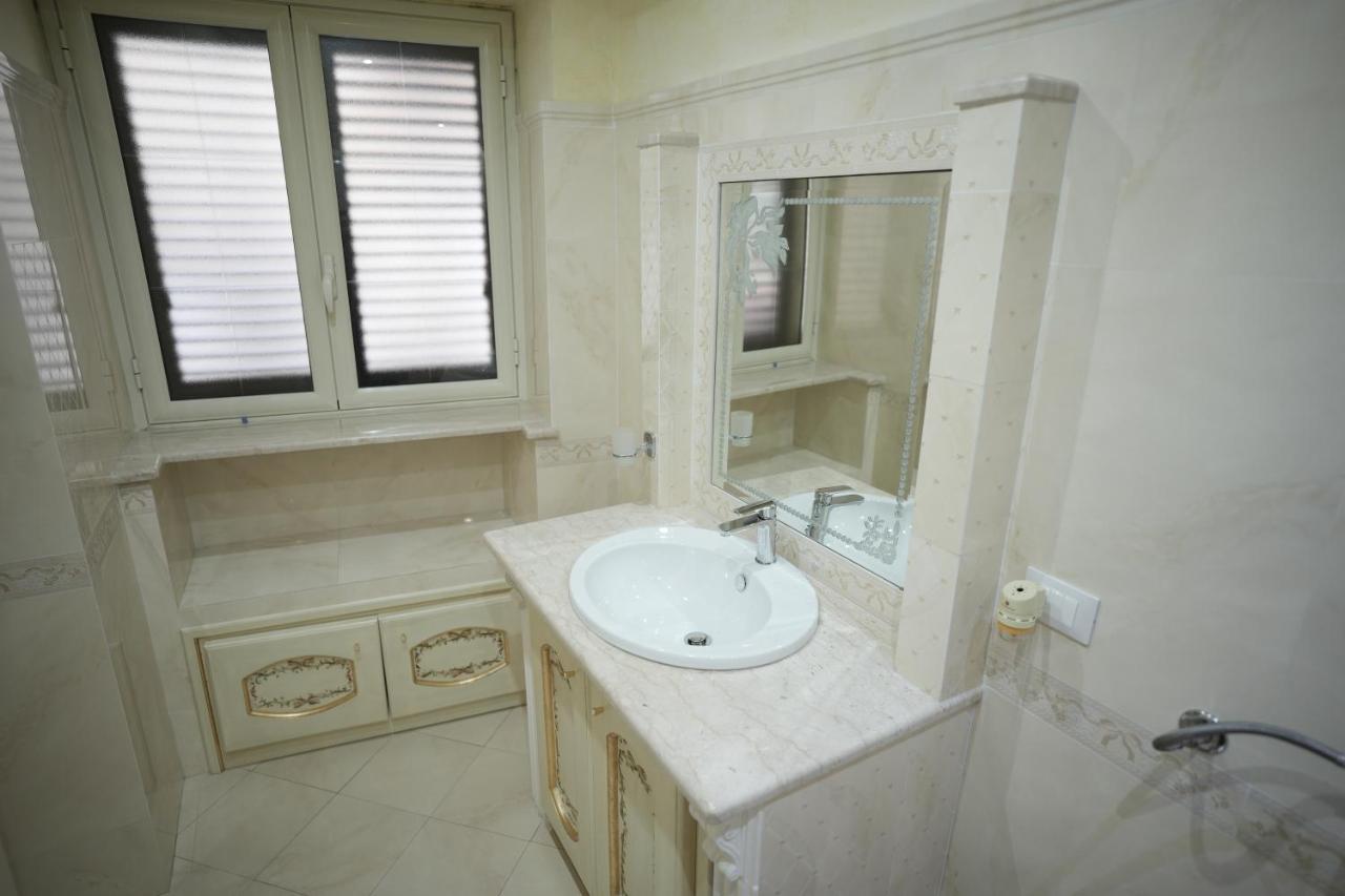 Casa Vacanze Madison Square Palermo Bagian luar foto